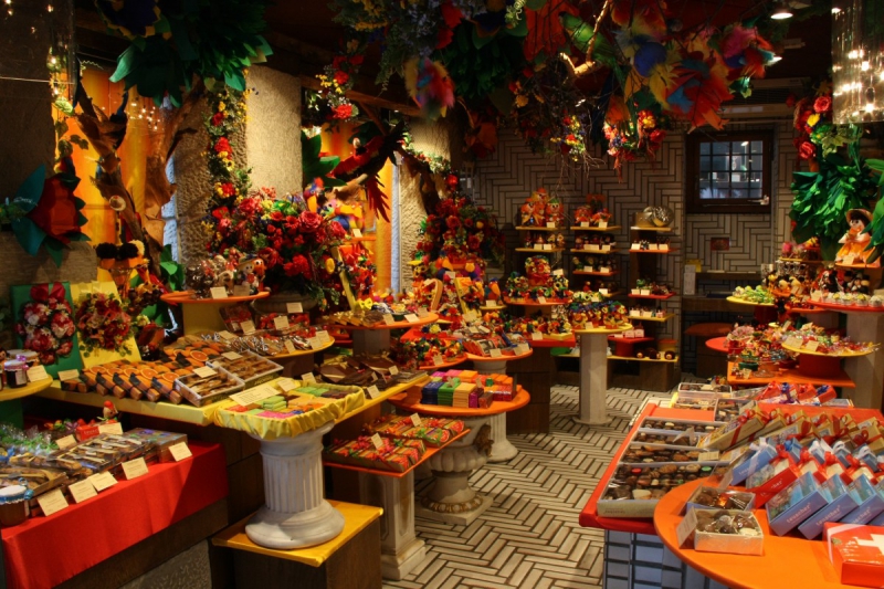 boutique-LA ROQUEBRUSSANNE-min_candy_store_chocolate_shop_chocolate_switzerland-393515