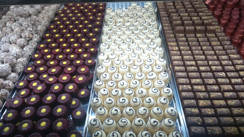 boutique-LA ROQUEBRUSSANNE-min_chocolates_milk_chocolate_white_chocolate_truffles_candy_food_treat_cacao-1213769